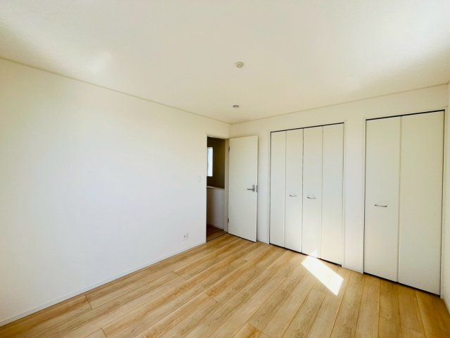 ♥♥糸満市大度第1-5号棟の洋室|明るい洋室です