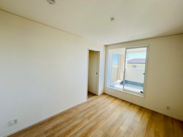 ♥♥糸満市大度第1-5号棟の洋室|個人の部屋や寝室として使える洋室です