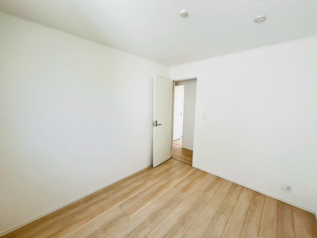 ♥♥糸満市大度第1-5号棟の洋室|コンパクトで使いやすい洋室です