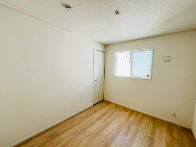 ♥♥糸満市大度第1-5号棟の洋室|明るい洋室です