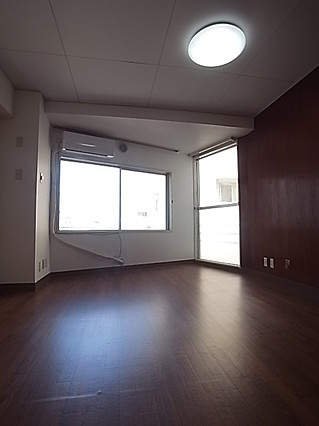 マンション桂の洋室