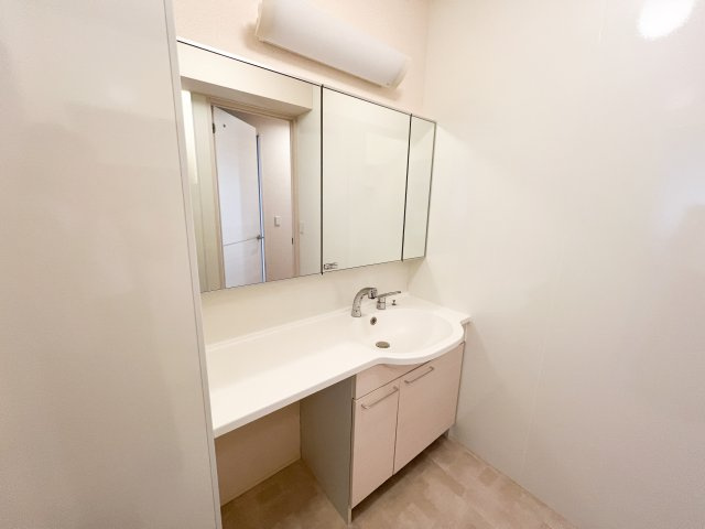 サンハイム青葉 C棟の独立洗面台