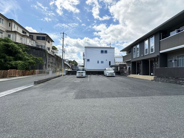 サンハイム青葉 C棟の駐車場