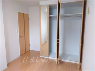 広島市安佐北区口田南１丁目の賃貸マンションの寝室|ミラー付きクローゼットあり