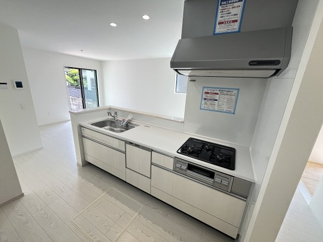 【キッチン】 | 福岡市東区奈多1丁目2期　5号棟（全6棟）【仲介手数料無料・0円】 | 施工例。施工例は完成時と異なる場合があります。