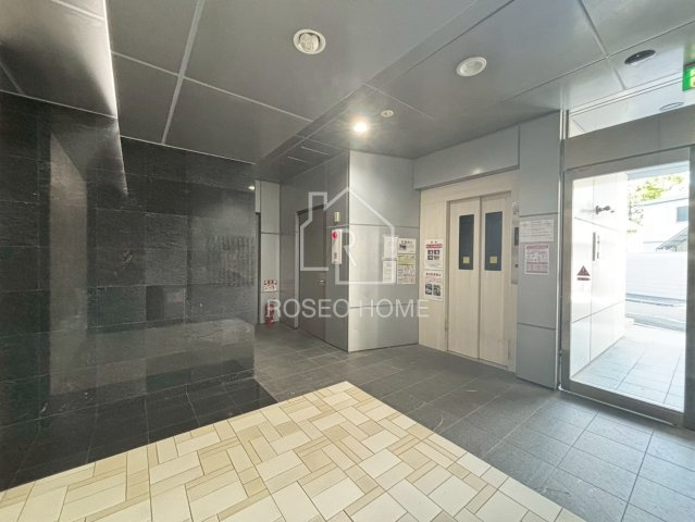 アパートメントK'S福島のエントランス