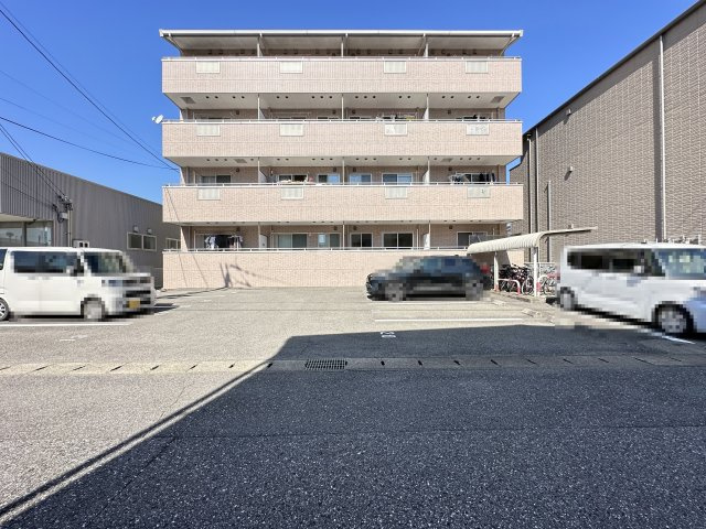 ブルージュ･ＴＡＫＡＳＯＮＥの駐車場