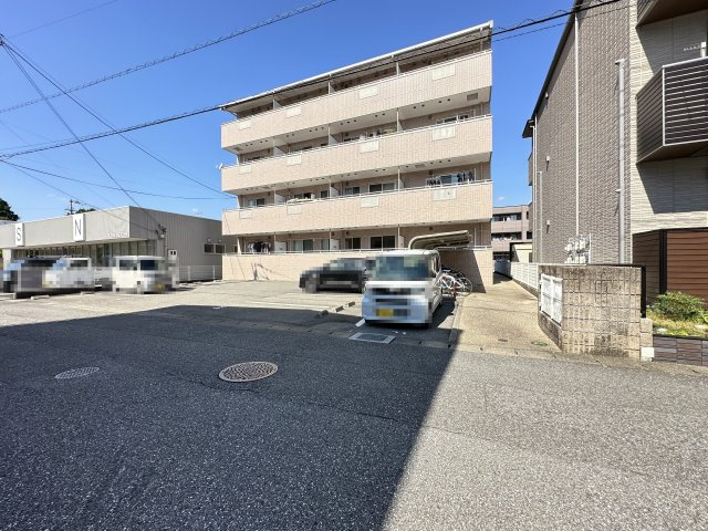 ブルージュ･ＴＡＫＡＳＯＮＥの駐車場