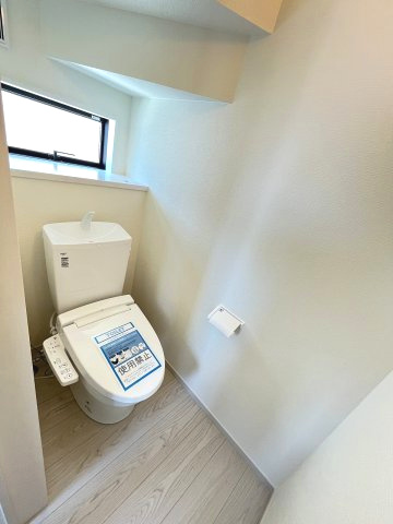 【内装】 | 福岡市東区奈多1丁目2期　6号棟（全6棟）【仲介手数料無料・0円】 | 施工例。1階のトイレです。施工例は完成時と異なる場合があります。