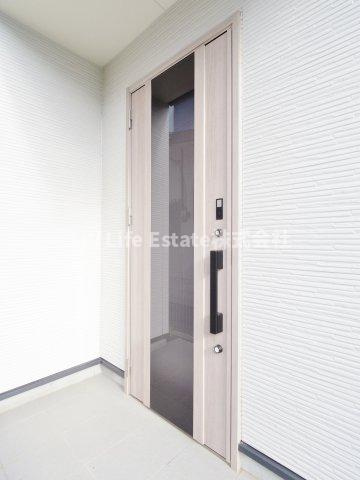 マイホームネクスト滝山5丁目の玄関