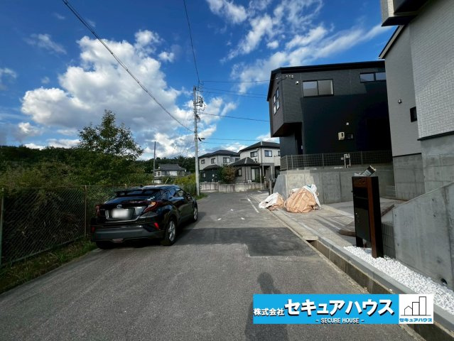 【今からご案内可能】愛知郡東郷町白鳥3丁目　全2棟の前面道路含む現地写真|事前予約にて現地ご見学いただけます！お気軽にお問い合わせください♪
■株式会社　セキュアハウス■
住宅ローンに強く、知識、経験豊富なスタッフ在籍
お客様に寄り添い、ご成約後もサポート致します。