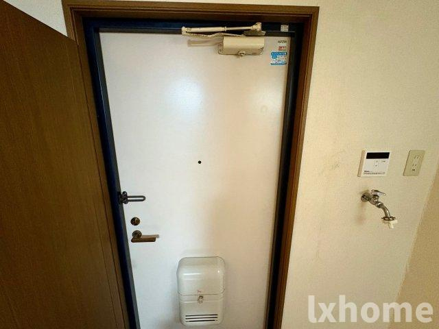 シャンブル南春日丘の玄関