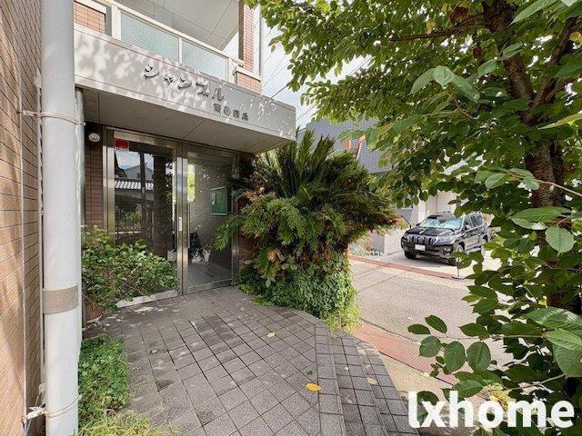 シャンブル南春日丘のエントランス