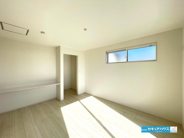 【同施工物件ご案内可能】愛知郡東郷町和合ヶ丘1丁目　全2棟の内観：施工例|【高機能トイレイメージ】
◆高機能トイレの多くは便器のフタの開閉が自動であり、使用後に手動で水を流す面倒もなく非常に便利です。スタイリッシュな見た目で、お掃除しやすく、節水効果が高いです。
