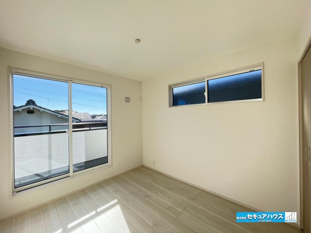 【同施工物件ご案内可能】愛知郡東郷町和合ヶ丘1丁目　全2棟の内観：施工例|【洋室イメージ】
◆広々とした居住空間は日々の暮らしを彩り、心のやすらぎと満足感を与えてくれます。通風と採光を考慮した設計は子供たちはのびのび育ち、家族でくつろぎと団らんを生み出します。