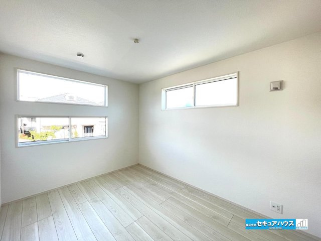 【同施工物件ご案内可能】愛知郡東郷町和合ヶ丘1丁目　全2棟の内観：施工例|【洋室イメージ】
◆家族一人ひとりの大切なプライベート空間。趣味に合わせて使って頂けるようシンプルに仕上げてあります。暮らし心地を大きく左右する収納を、適材適所に配置し使い勝手を考慮しました。　