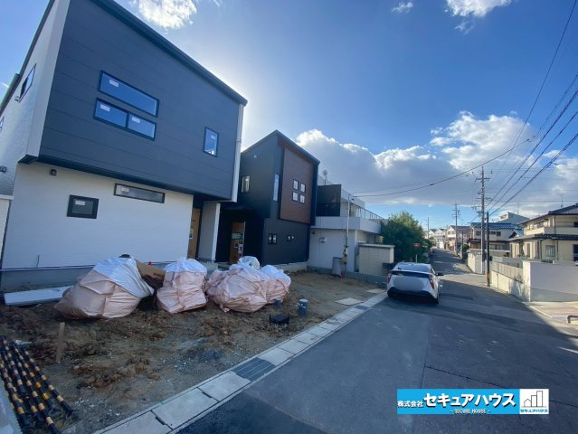【同施工物件ご案内可能】愛知郡東郷町和合ヶ丘1丁目　全2棟の前面道路含む現地写真|事前予約にて現地ご見学いただけます！お気軽にお問い合わせください♪
■株式会社　セキュアハウス■
住宅ローンに強く、知識、経験豊富なスタッフ在籍
お客様に寄り添い、ご成約後もサポート致します。