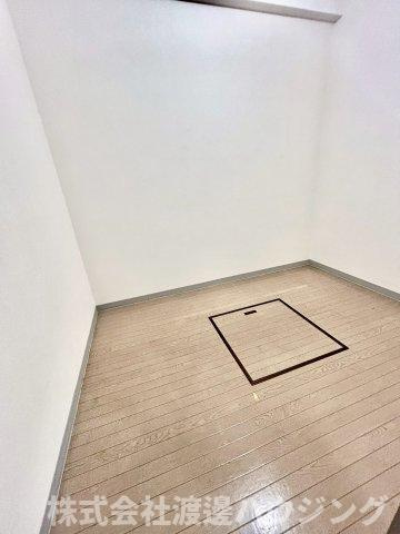 サンシャイン江坂の収納|ウォークインクローゼット