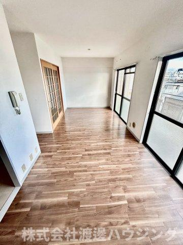 サンシャイン江坂の居間・リビング