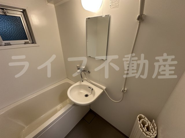 メゾン北深江の洗面所|忙しい朝には欠かせない洗面所です