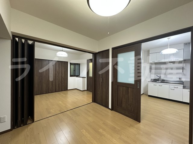 メゾン北深江の居間・リビング|こちらの居間で趣味の時間をお楽しみください