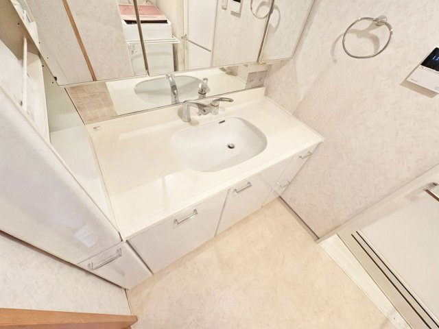 アルファステイツ垂水星が丘の独立洗面台|洗面台※既存家具はCGで消しております。
