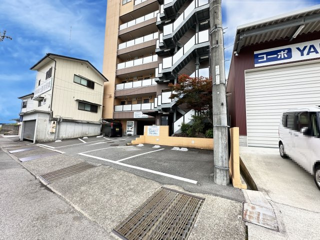 コーポYAMAMOTOⅡの駐車場