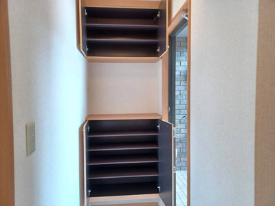 【玄関】 | ジョイフルヨコタ3