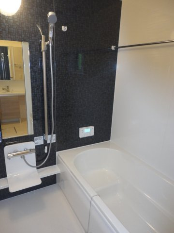 プランドール南国 A棟の浴室|バス