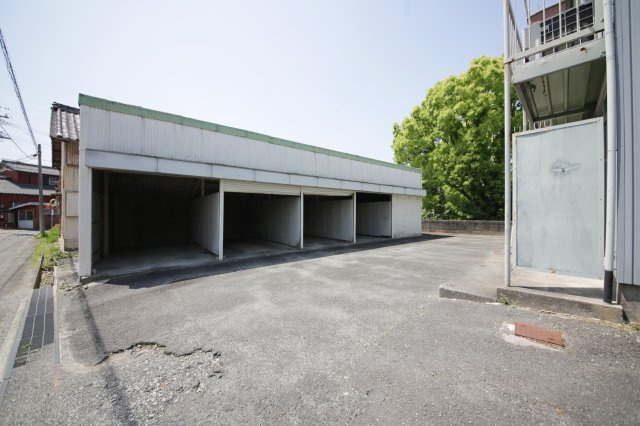 グリーンハイツ泉の駐車場