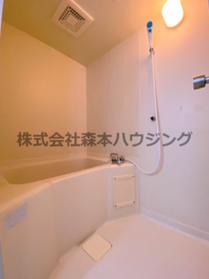 【浴室】 | 　フラット・タームー | 日々の暮らしに欠かせないお風呂です