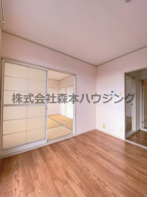 【居間・リビング】 | 　フラット・タームー | 使いやすいキッチンスペースです