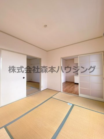 【和室】 | 　フラット・タームー | 和室ならではの温かな和の空間で寛ぎの時間を過ごせます