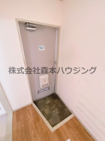 【玄関】 | 　フラット・タームー | 落ち着いた玄関です