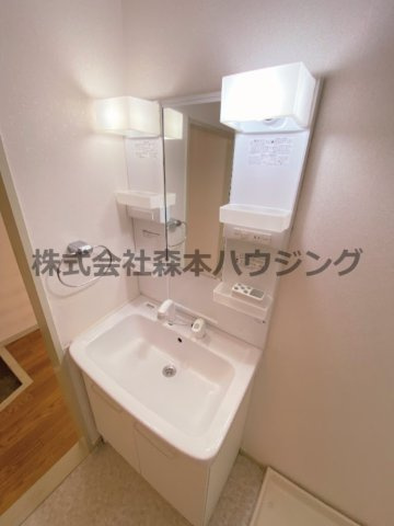【独立洗面台】 | 　フラット・タームー | 朝の支度にも助かる、独立の洗髪洗面化粧台