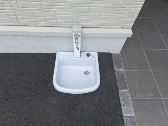 セジュールのいちのエントランス|立水栓