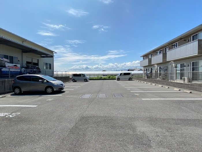 グランヴァリ B棟の駐車場|駐車場