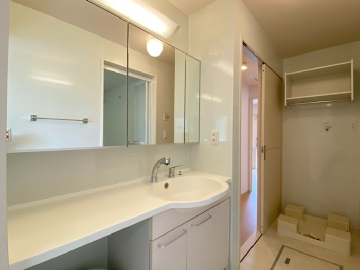 グランヴァリ B棟の独立洗面台|洗髪洗面化粧台