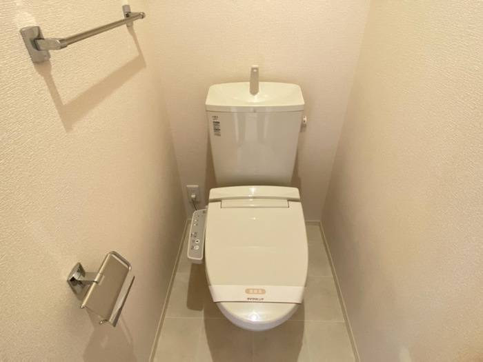 グランヴァリ B棟のトイレ|温水洗浄暖房便座