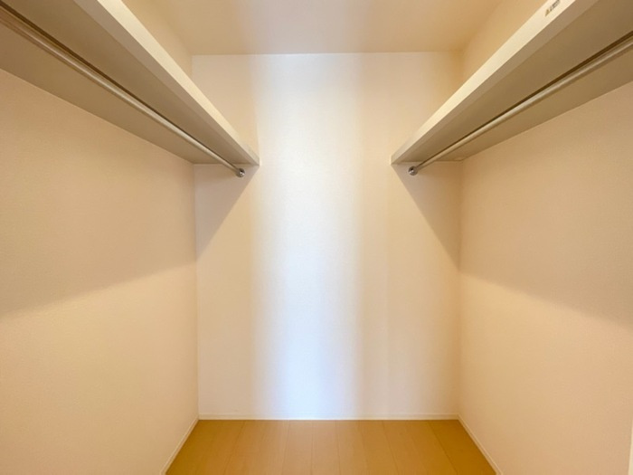 グランヴァリ B棟の収納|北西洋室ウィークインクローゼット