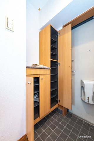 メゾン・ド・ポプラの玄関