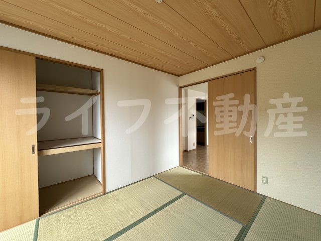 メゾンニュー池島 Aの和室|和室ならではの温かな和の空間で寛ぎの時間を過ごせます