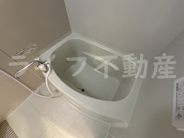 メゾンニュー池島 Aの浴室|コンパクトで使いやすいお風呂です