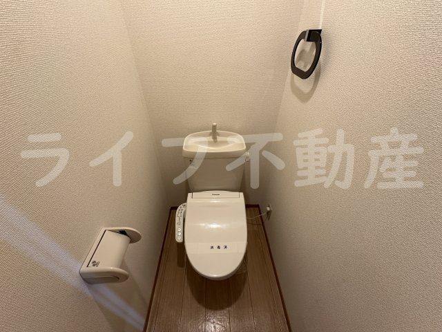 メゾンニュー池島 Aのトイレ|落ち着いた色調のトイレです