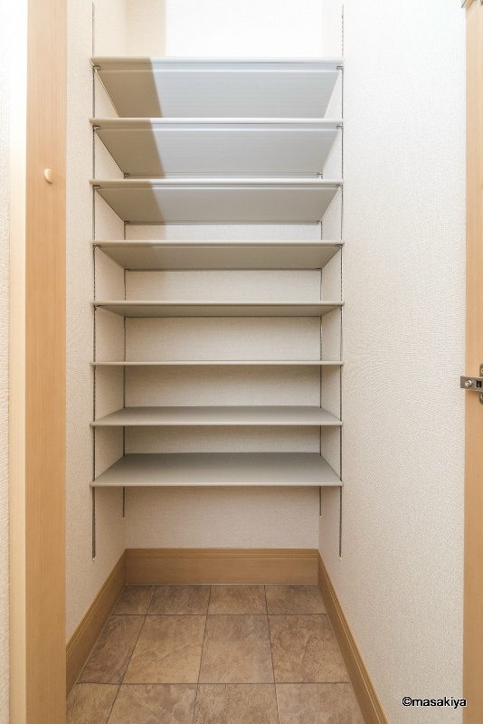 フローラ稲葉の玄関|下駄箱