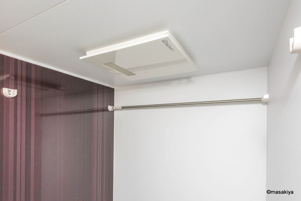 フローラ稲葉の浴室|浴室乾燥機付きです。