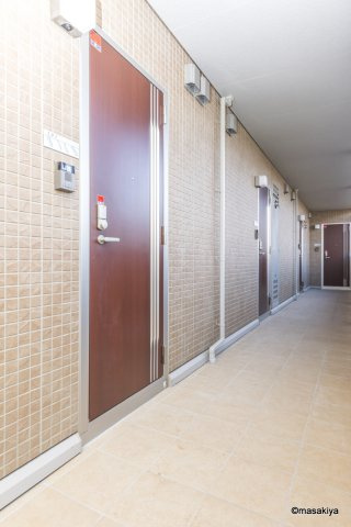 フローラ稲葉のエントランス