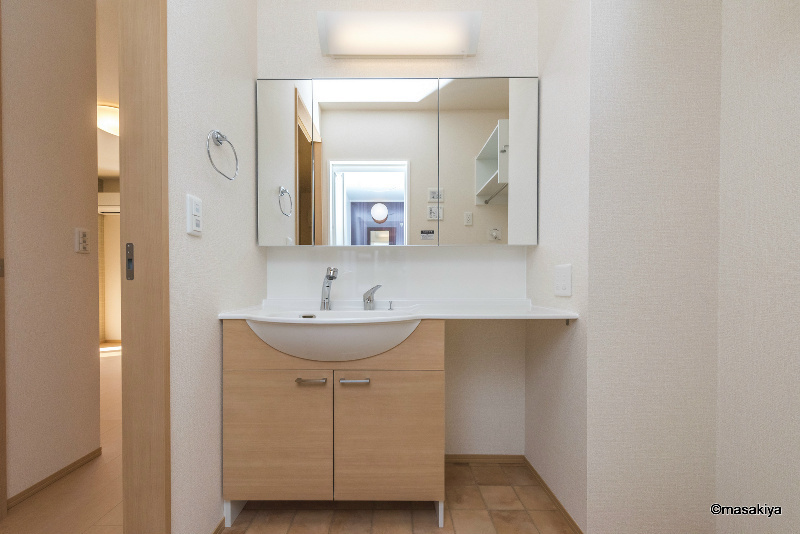 フローラ稲葉の洗面所|洗面・脱衣　シャンプードレッサー付き。