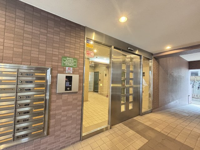 菱和パレス護国寺のエントランス