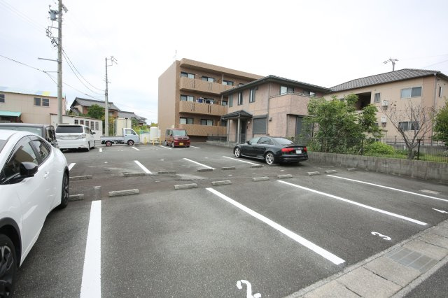 虹の丘BRAINの駐車場